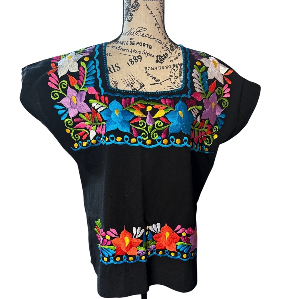 Black blouse, black, embroidered blouse, Mexican blouse, Floral embroidery, Sz L